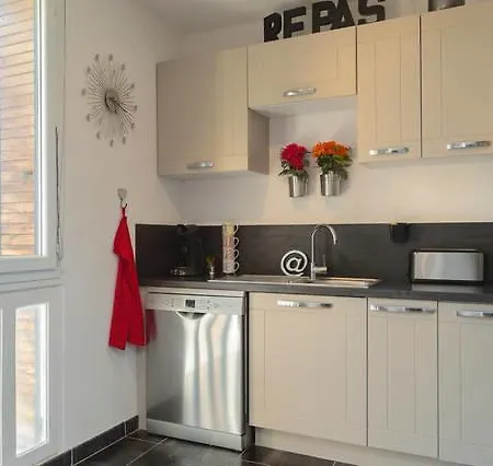 Modern Apart 70m2 - 2 - Parking